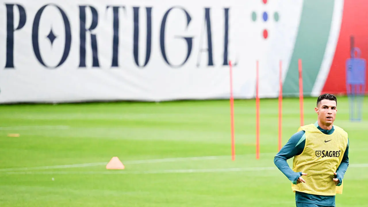 El delantero portugués Cristiano Ronaldo participa en una sesión de entrenamiento en la base del equipo en Harsewinkel, oeste de Alemania, el 16 de junio de 2024, durante el Campeonato de Fútbol UEFA Euro 2024 - AFP/PATRICIA DE MELO MOREIRA