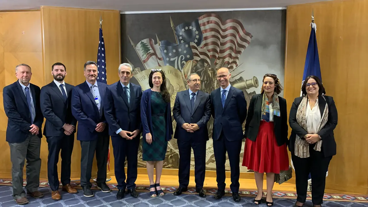El acuerdo fue firmado en el Departamento de Estado estadounidense en presencia de la subsecretaria de Estado Mallory Stewart y del embajador de Marruecos en Estados Unidos, Youssef Amrani, además de una numerosa delegación marroquí - PHOTO/@youamrani