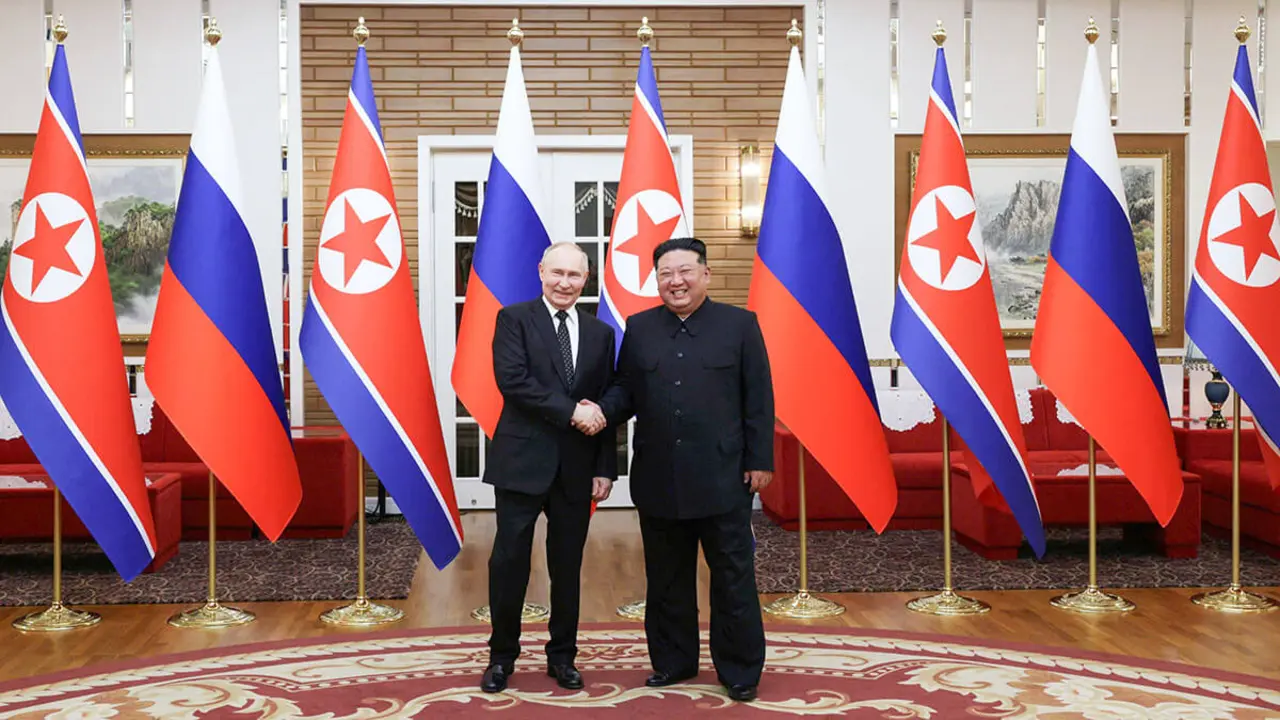 El presidente de Rusia, Vladimir Putin, y el líder de Corea del Norte, Kim Jong Un, se reúnen en Pyongyang, Corea del Norte, el 19 de junio de 2024 - SPUTNIK/ GAVRIIL GRIGOROV via REUTERS