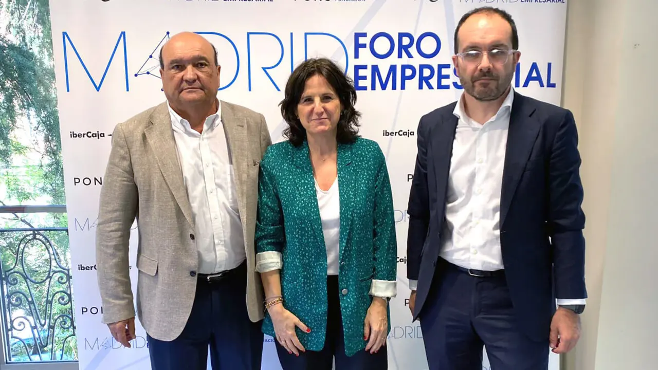 Izqda. a dcha.: Víctor Garcia Nebreda, Inés Cardenal y David Cuesta