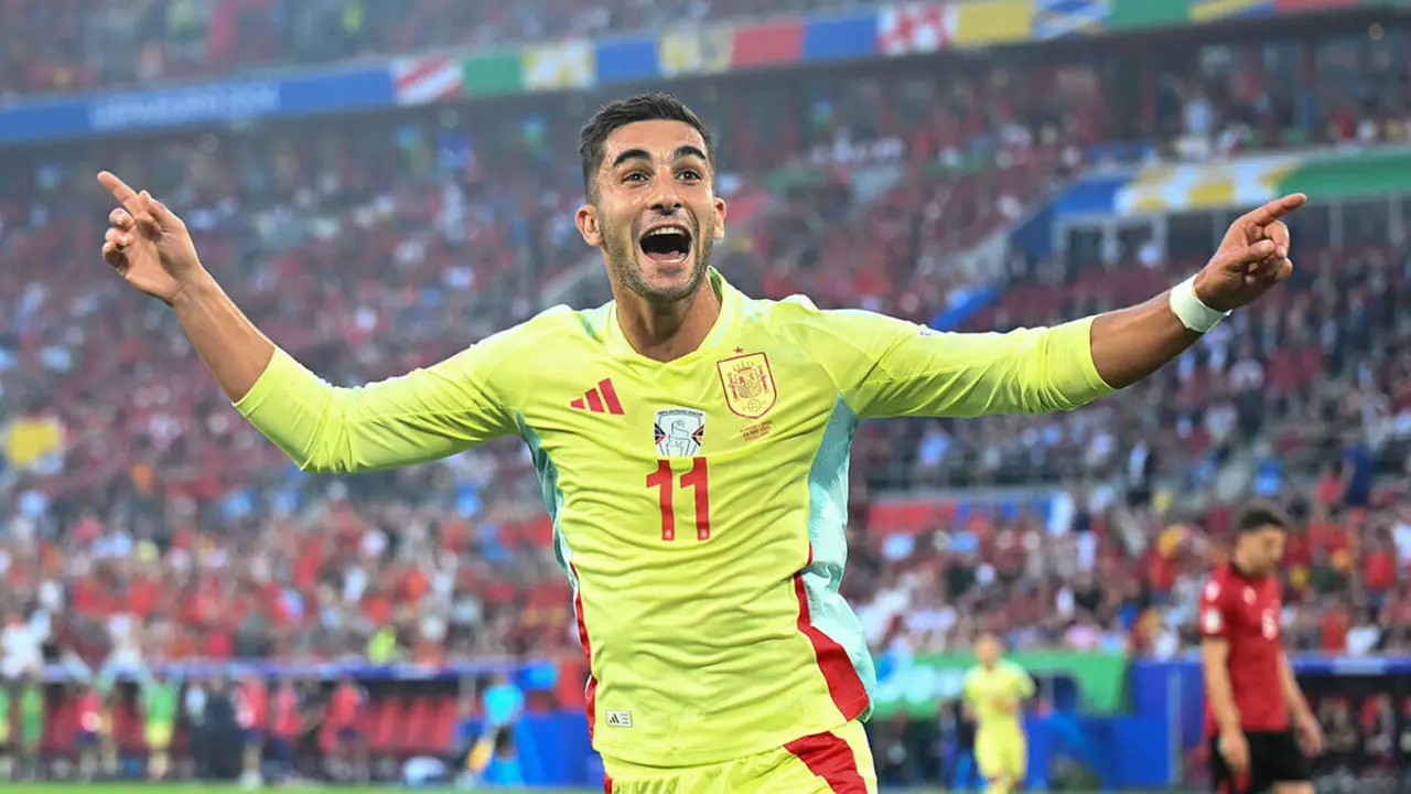 El delantero español Ferran Torres celebra marcar el primer gol de su equipo durante el partido de fútbol del Grupo B de la UEFA Euro 2024 entre Albania y España en el Düsseldorf Arena de Düsseldorf el 24 de junio - AFP/PATRICIA DE MELO MOREIRA