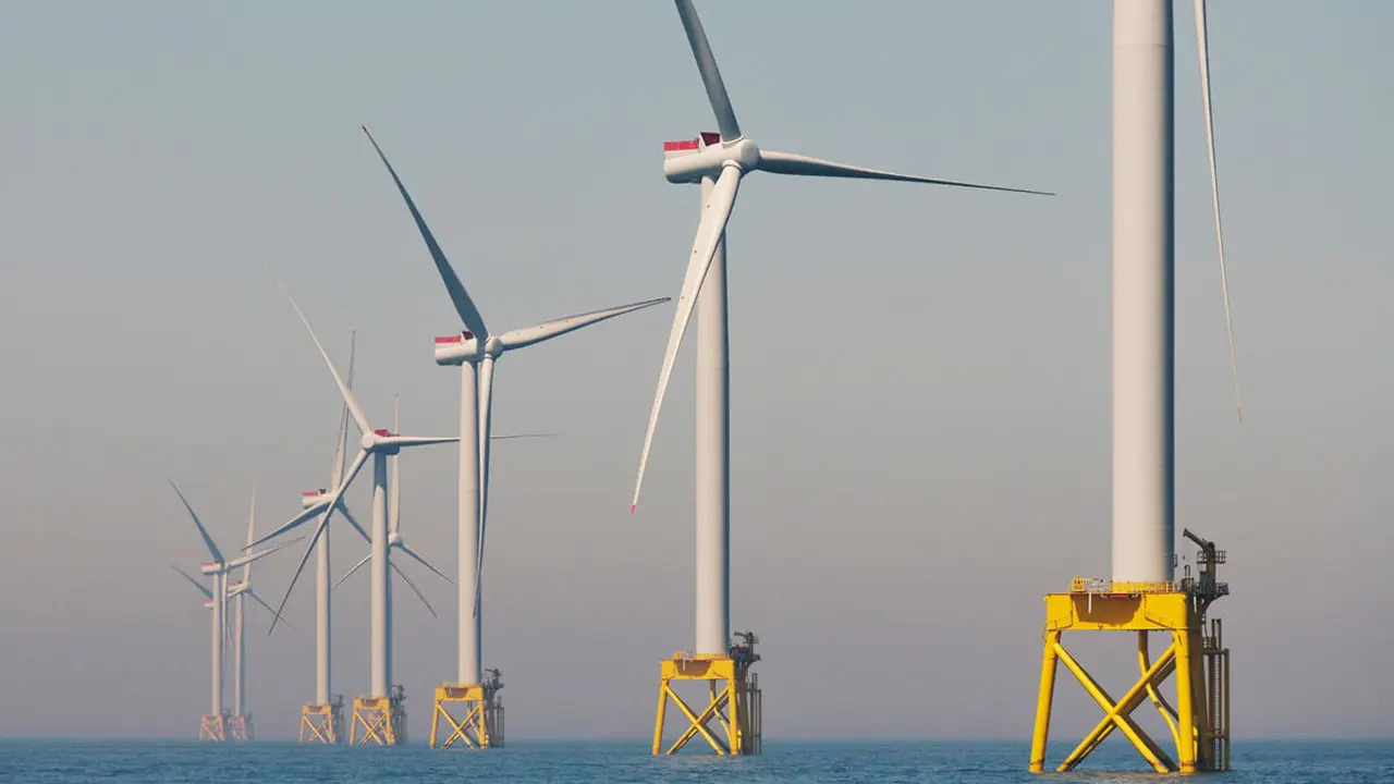 Uno de los aerogeneradores del parque eólico marino Vineyard Wind 1 al sur de Martha's Vineyard. Crédito: Eric Haynes