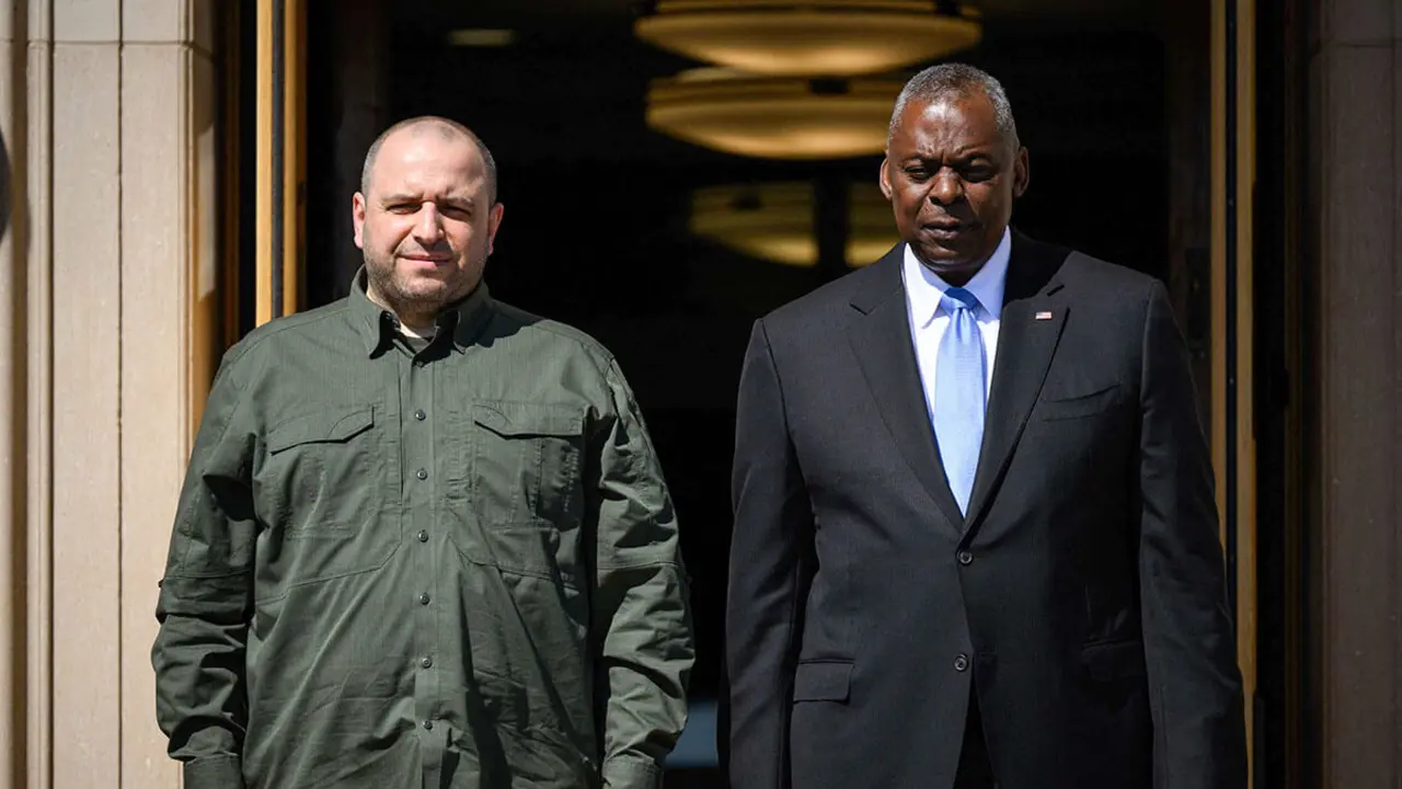 El secretario de Defensa de Estados Unidos, Lloyd Austin, recibe al secretario de Defensa de Ucrania, Rustem Umerov, en el Pentágono en Washington, DC, el 2 de julio de 2024 - AFP/DREW ANGERER
