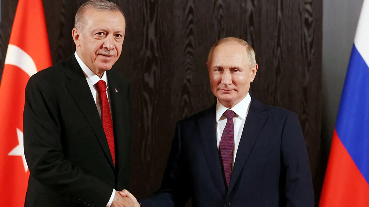 <p>El presidente ruso, Vladimir Putin, y el presidente turco, Tayyip Erdogan, asisten a una reunión en el marco de la cumbre de la Organización de Cooperación de Shanghái (OCS) en Samarcanda, Uzbekistán, el 16 de septiembre de 2022 - SPUTNIK/ALEXANDER DEMYANCHUK via REUTERS&nbsp;</p>
