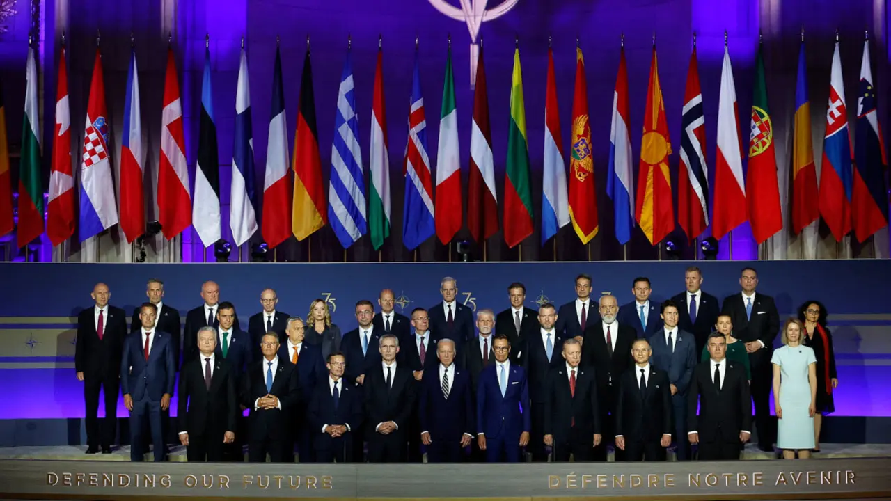 Los jefes de estado posan para una foto grupal durante el evento de celebración del 75 aniversario de la OTAN - Kevin Dietsch / GETTY IMAGES NORTH AMERICA / Getty Images vía AFP