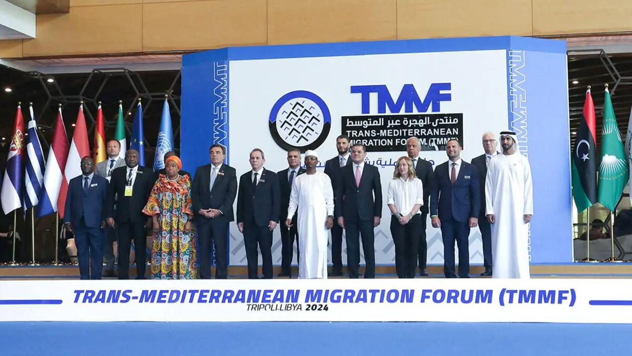 Fotografia de familia del Foro Transmediterráneo sobre Migración, en la capital libia, Trípoli, el 17 de julio de 2024 - PHOTO/AFP