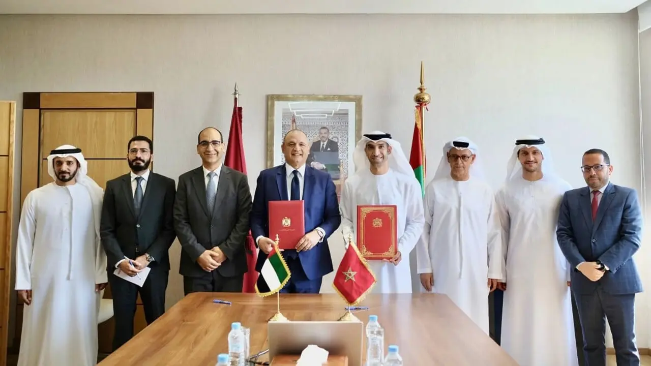 Delegación marroquí con Ryad Mezzour, ministro de Industria y Comercio de Marruecos, junto a la delegación emiratí - PHOTO/WAM