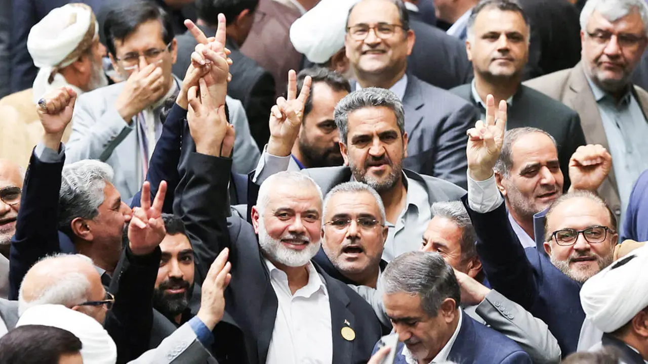 <p>El máximo líder del grupo palestino Hamás, Ismail Haniyeh, asiste a la ceremonia de juramentación del nuevo presidente de Irán, Masoud Pezeshkians, en el parlamento en Teherán, Irán, el 30 de julio de 2024 - WANA/MAJID ASGARIPOUR via REUTERS</p>
