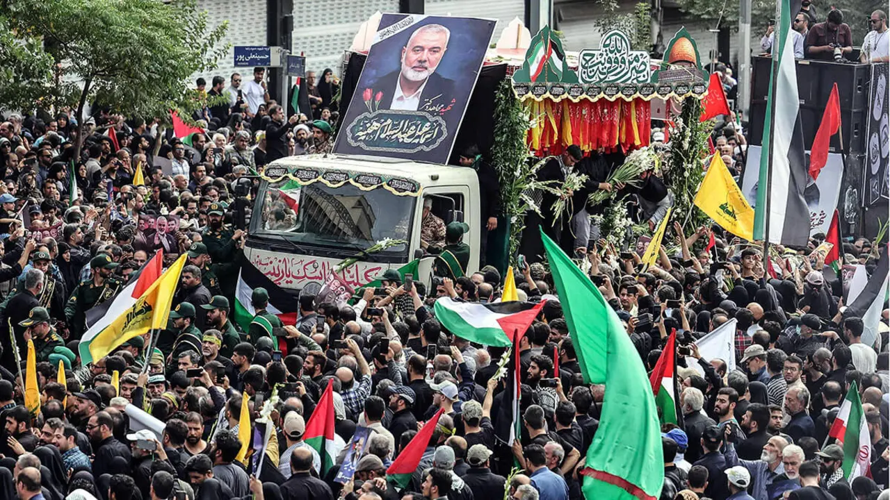 Irán celebró procesiones fúnebres con llamados a la venganza tras el asesinato en Teherán del jefe político de Hamas, Ismail Haniyeh -&nbsp;AFP/ SAID KHATIB