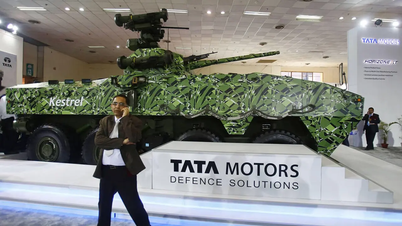 Vehículo blindado de transporte de personal Tata Motors Kestrel en una exposición de defensa en Nueva Delhi - REUTERS/ANINDITO MUKHERJEE