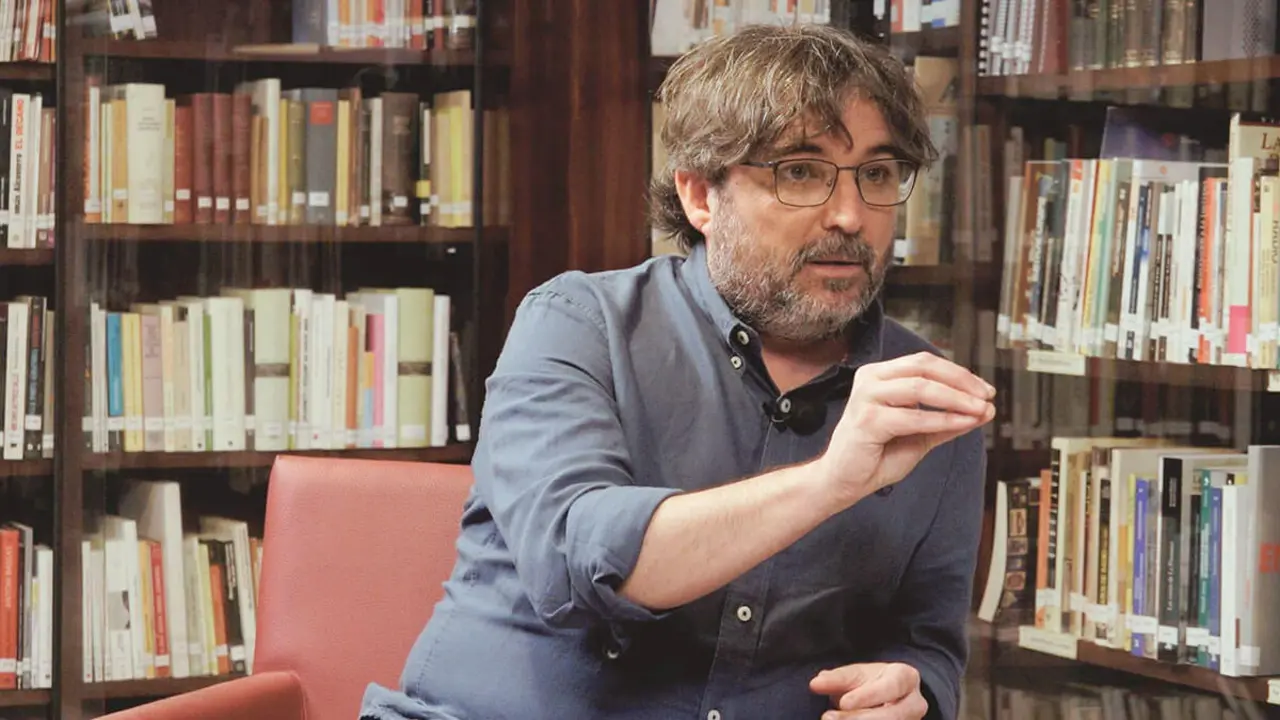 <p>Fotograma de la serie documental Periodistes, con Jordi Évole como protagonista - PHOTO/© CaixaForum+</p>
