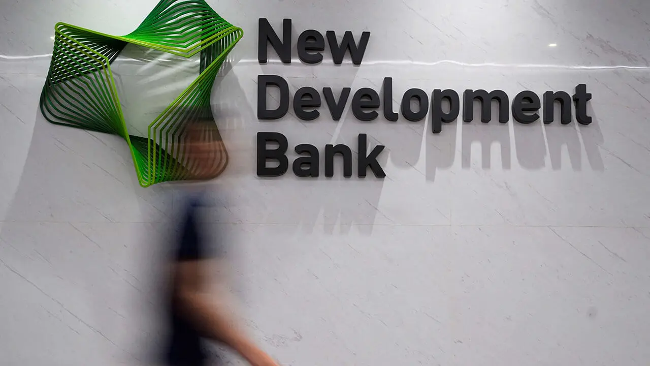 Logotipo del Nuevo Banco de Desarrollo (NDB) en su sede en Shanghái - REUTERS/ALY SONG