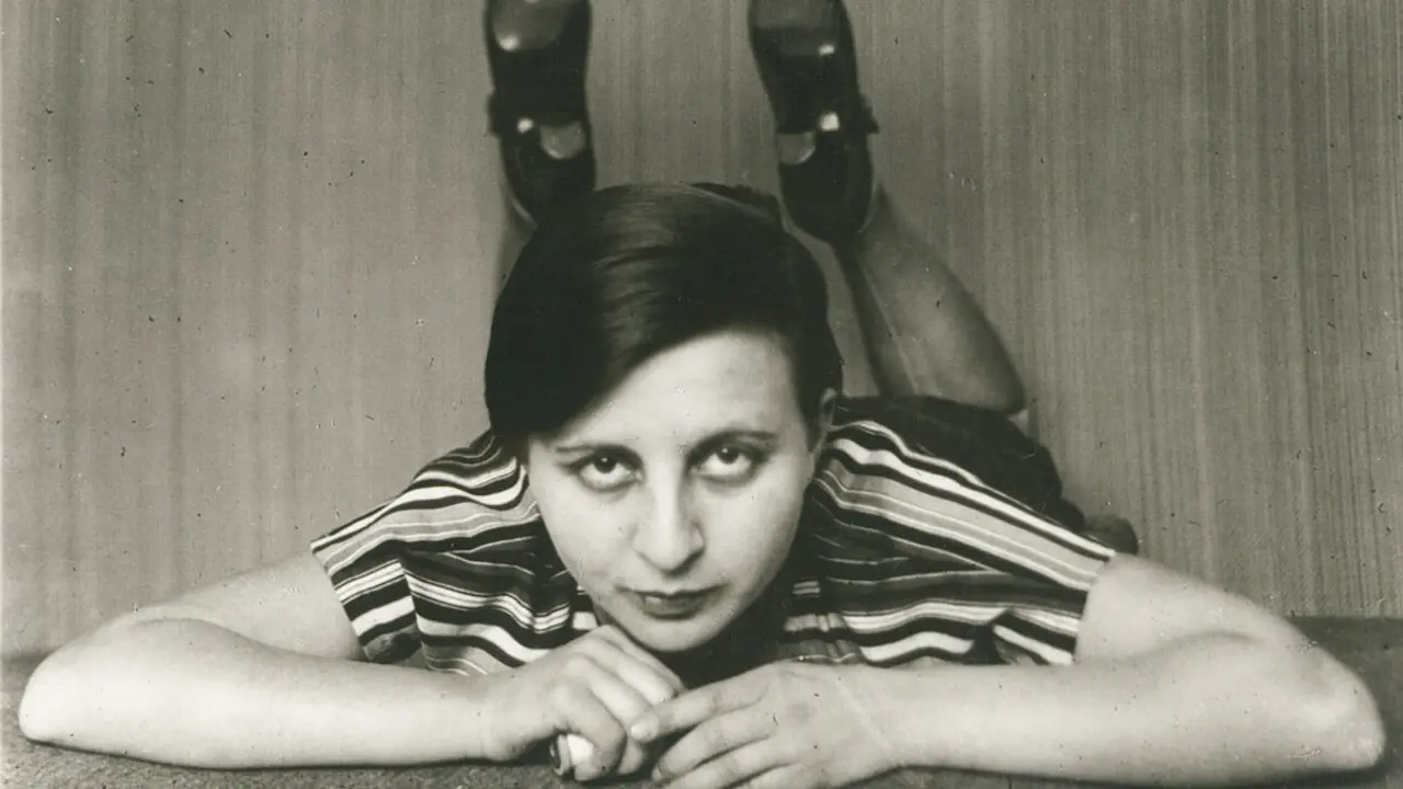 Autorretrato en el estudio, Bauhaus Dessau, 1926 - PHOTO/ Gertrud Arndt