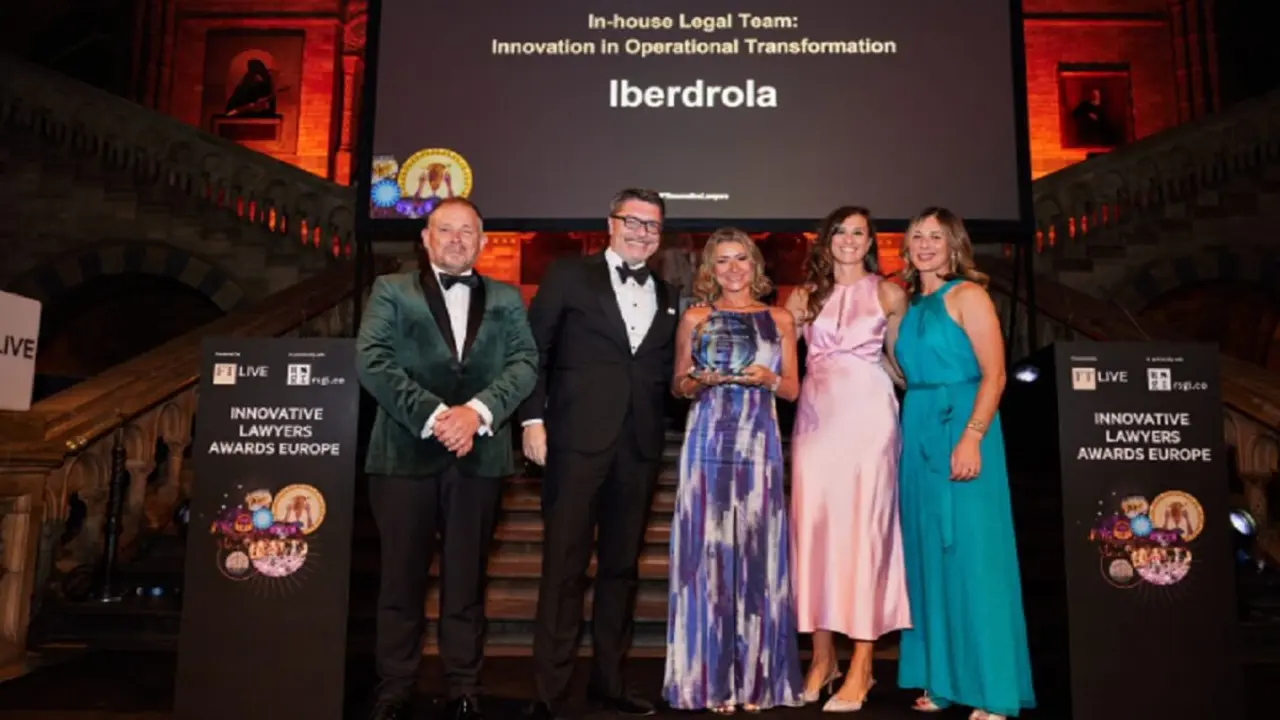 Iberdrola Legal Hub ha recibido en Londres el Premio Financial Times Innovative Lawyers en la categoría de Transformación Operativa (Operaciones Legales)