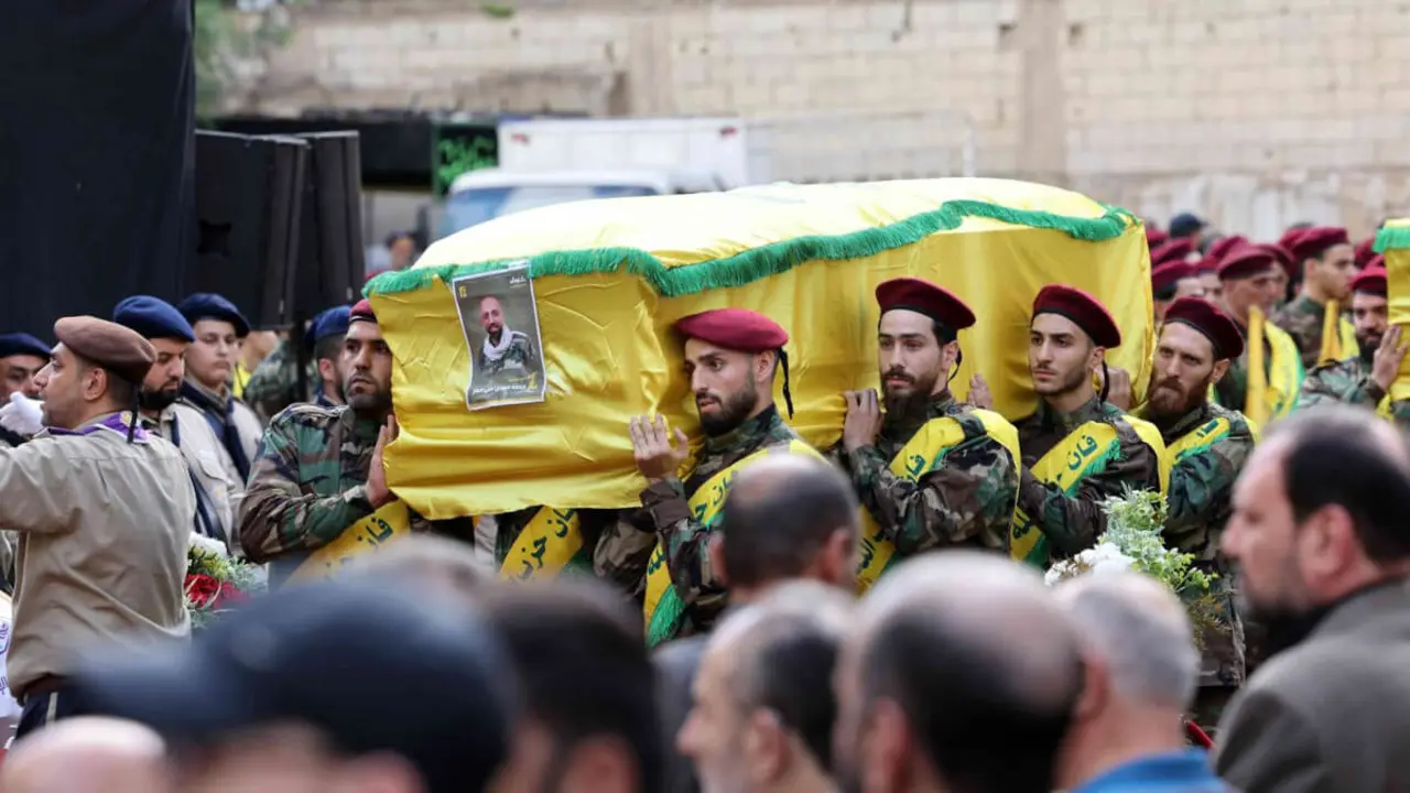 Combatientes de Hezbolá en el funeral de uno de sus miembros - ANWAR AMRO/AFP