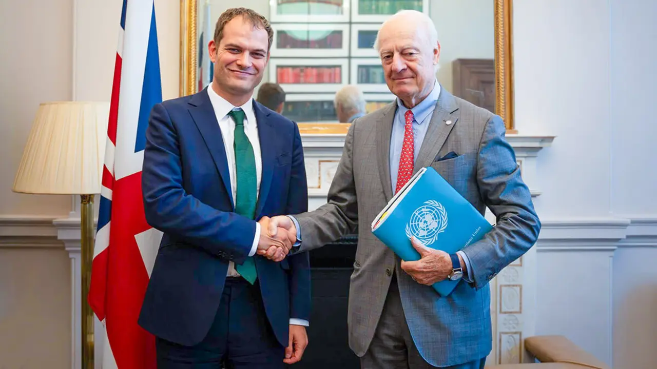 El subsecretario del Departamento de Estado de la Oficina Británica de Relaciones Exteriores, la Commonwealth y Desarrollo, Hamish Falconner, se reunió en Londres con el Enviado Personal del Secretario General de las Naciones Unidas al Sahara Marroquí, Staffan de Mistura - PHOTO/ @HFalconerMP&nbsp;