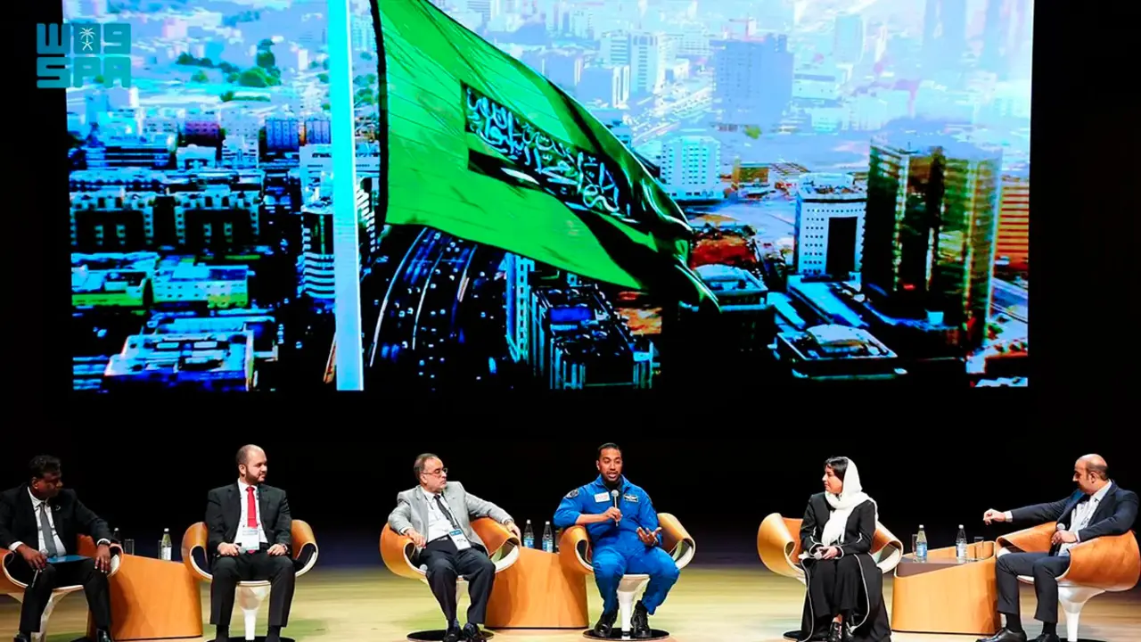 Las inversiones industriales las asume NSG y las actividades no rentables la Agencia Espacial Saudí, como es el caso de los vuelos tripulados. En imagen, el astronauta saudí Ali AlQarni, que voló al espacio en mayo de 2023 -&nbsp;PHOTO/SPA