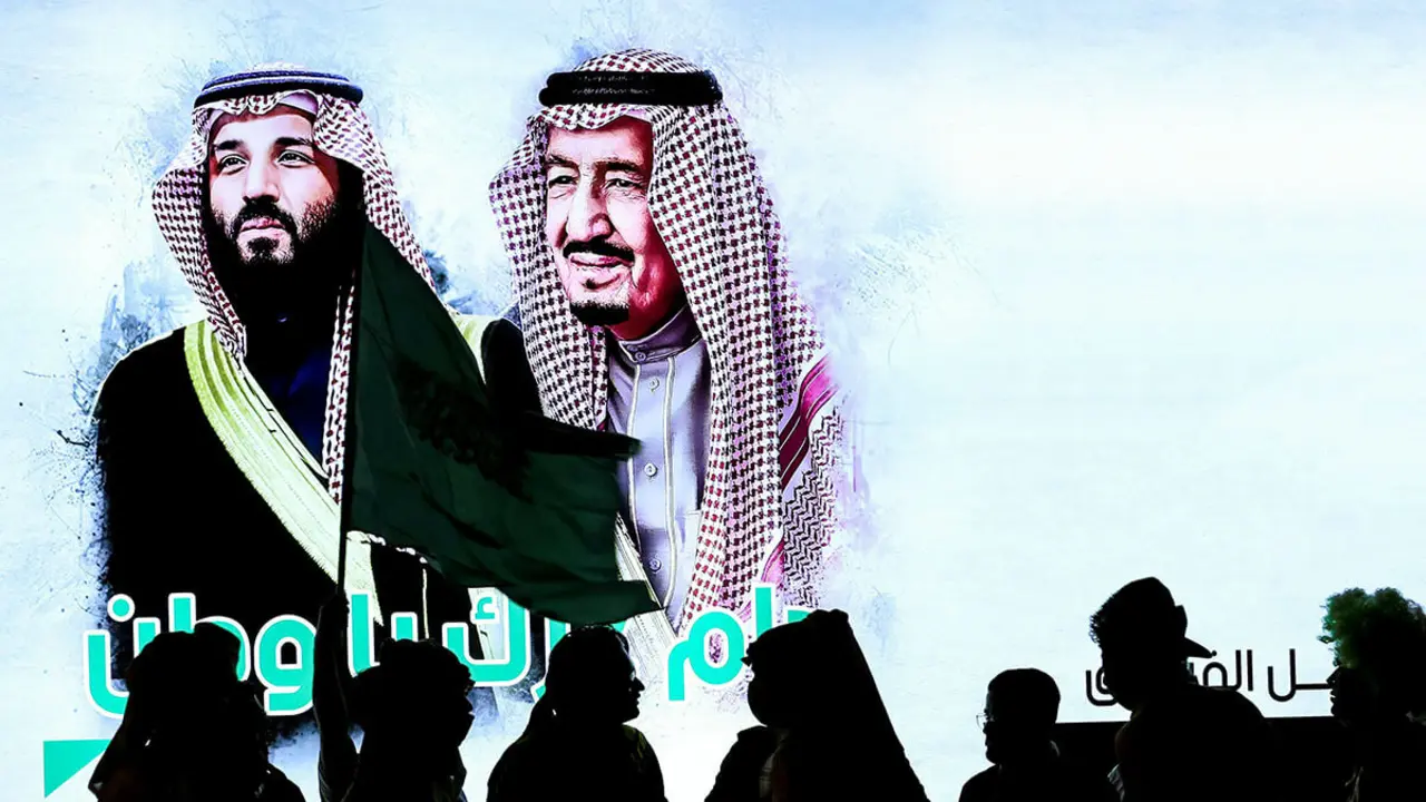 Cartel del rey de Arabia Saudí, Salman bin Abdulaziz Al Saud, y el príncipe heredero Mohammed bin Salman - REUTERS/ AHMED YOSRI
