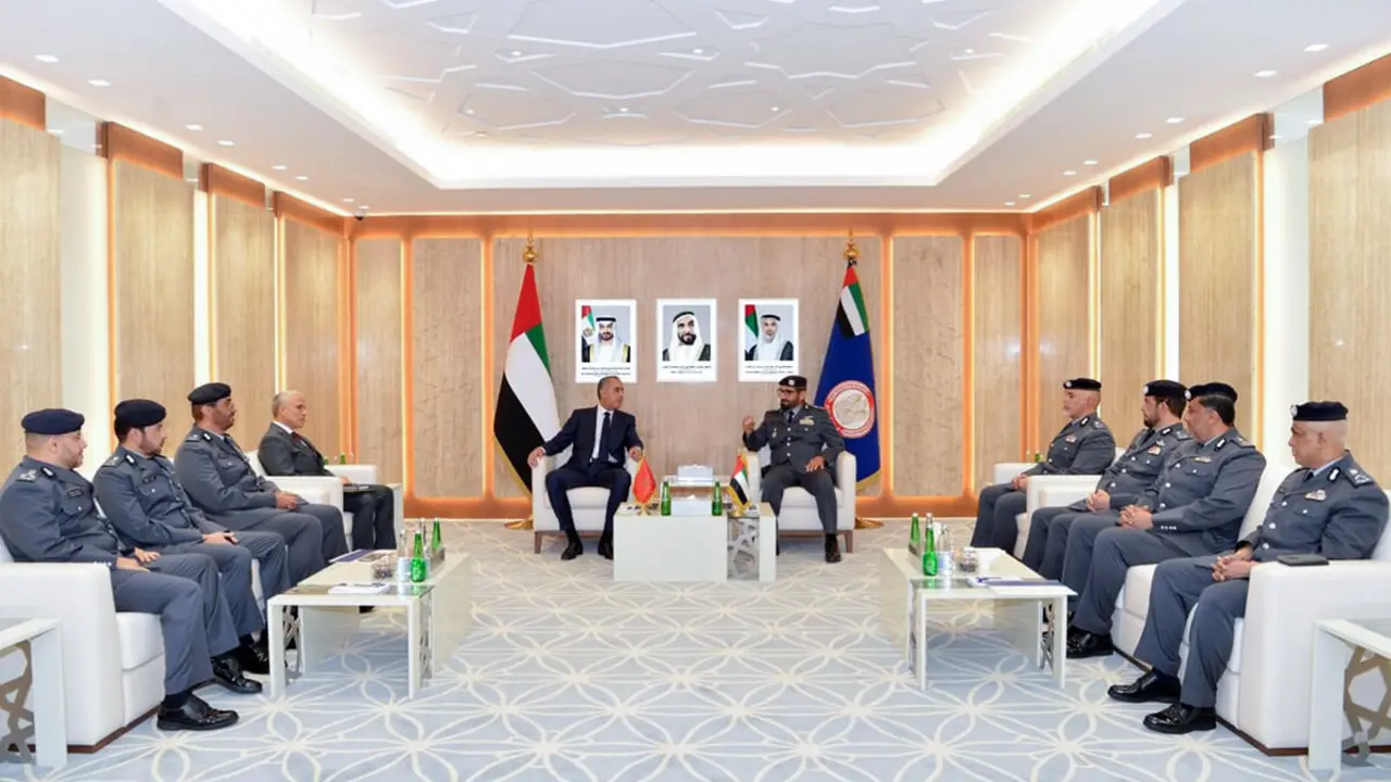 Reunión entre el DG de Seguridad Nacional y Vigilancia del Territorio y el Comandante en Jefe de la policía de Abu Dhabi - PHOTO/MAP