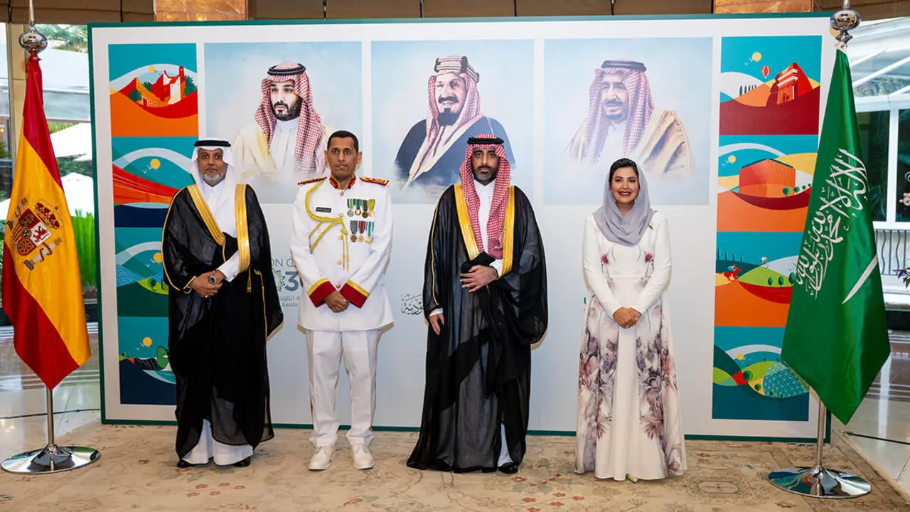 La princesa Haifa Bint Abdulaziz Al Mogrin y asistentes a la celebración del 94º aniversario de la fundación del Reino de Arabia Saudí - PHOTO/ATALAYAR/GUILLERMO LÓPEZ