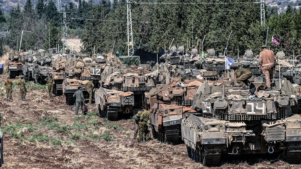 <p>Israel rechazó un intento de los aliados de un alto el fuego de 21 días en el Líbano y prometió seguir luchando contra los militantes de Hezbolá hasta la victoria, antes del discurso previsto del primer ministro Benjamin Netanyahu ante la Asamblea General de la ONU el 27 de septiembre - REUTERS/AYAL MARGOLIN</p>
