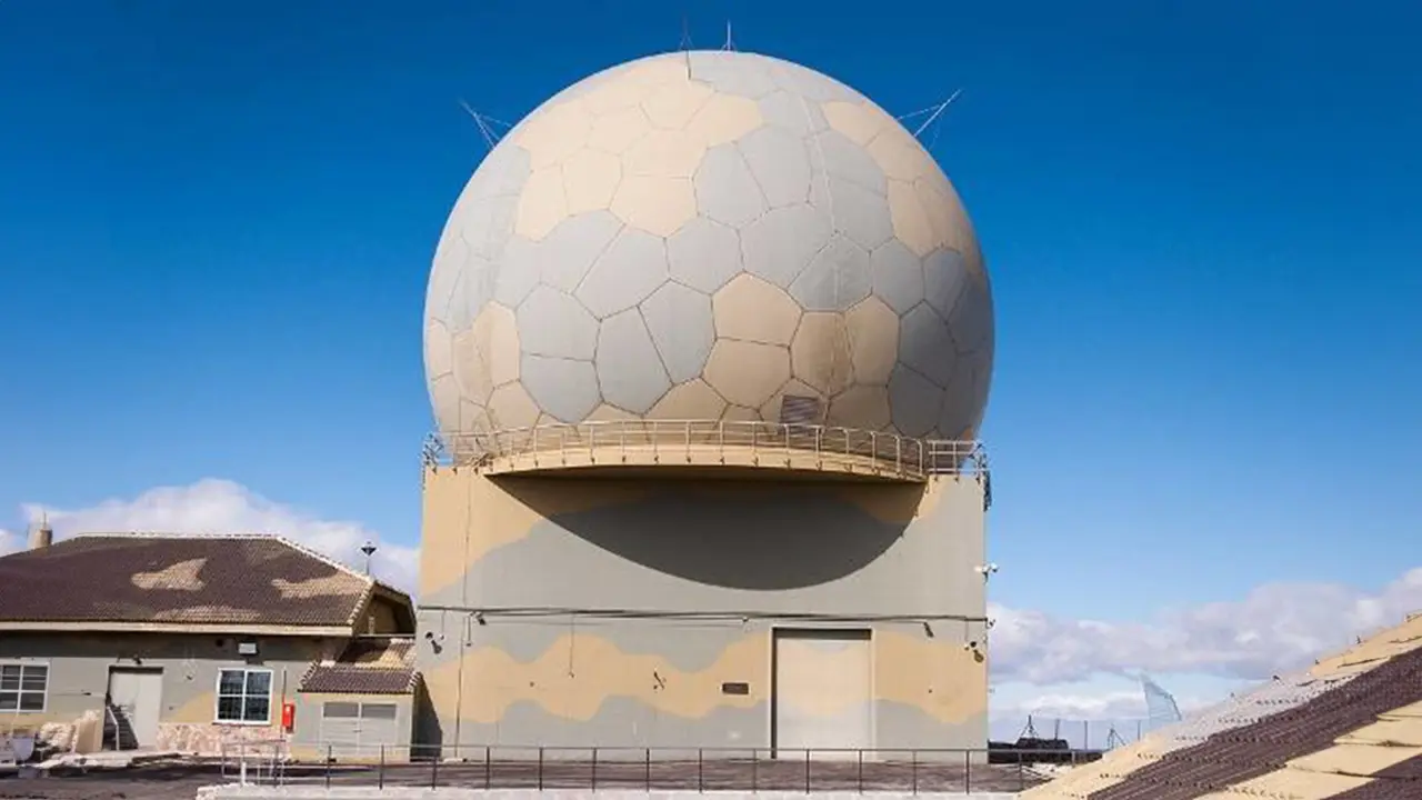 Indra ha completado la implantación y pruebas del nuevo radar de largo alcance Lanza 3D que empleará el Escuadrón de Vigilancia Aérea 2 (EVA-2) del Ejército del Aire - PHOTO/INDRA