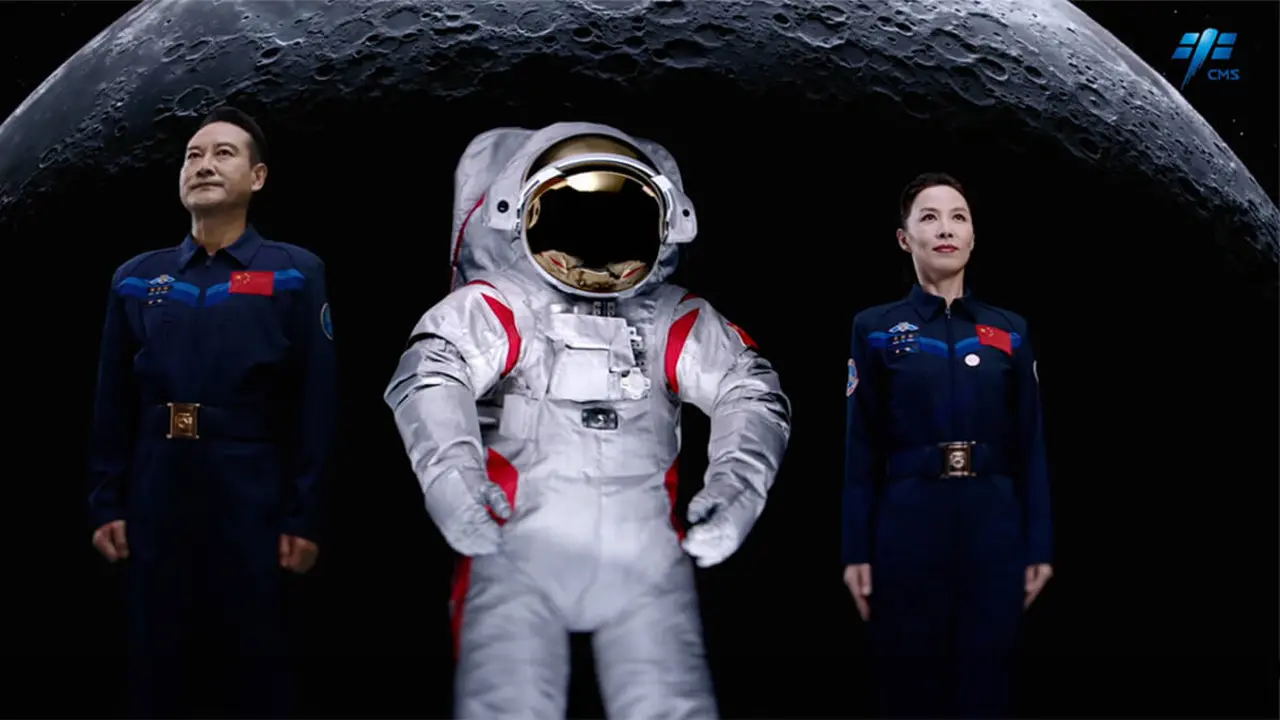 El general Zhai Zhigang y la coronel Wang Yaping, con cerca de 200 días en órbita y muchas horas a la intemperie del cosmos, han sido los anfitriones de la presentación de la escafandra china para trabajar en la Luna -&nbsp;PHOTO/CMS