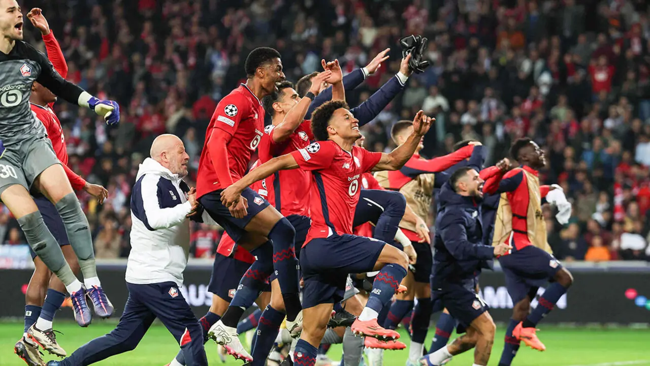 <p>Los jugadores del Lille celebran tras ganar el partido de fútbol de la UEFA Champions League entre el Lille LOSC y el Real Madrid en el Estadio Pierre Mauroy en Villeneuve-dAscq, en el norte de Francia, el 2 de octubre de 2024 - AFP/FRANCK FIFE &nbsp;</p>
