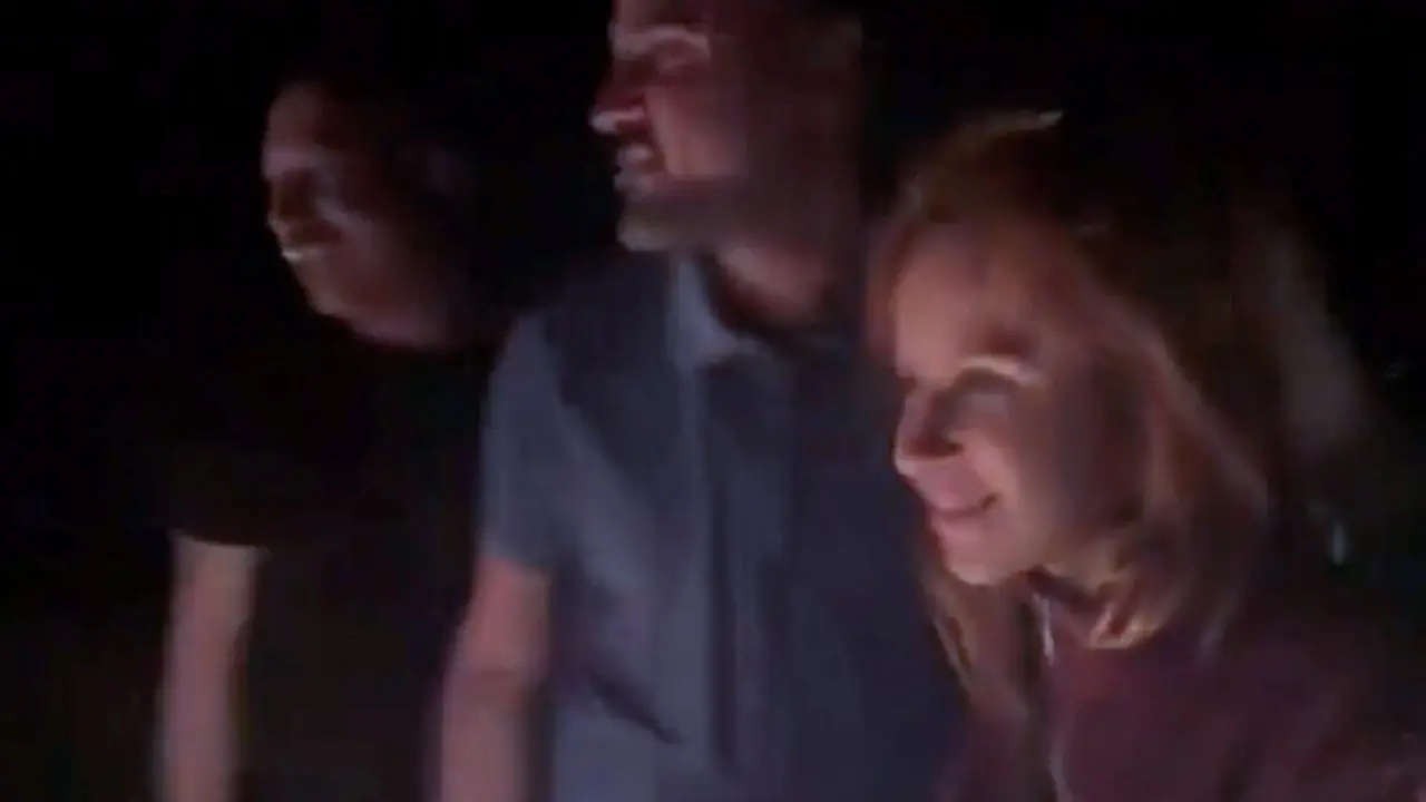Captura de pantalla obtenida de un video en redes sociales publicado en la cuenta de David Saranga, un diplomático israelí, muestra el momento en que Fawzia Sido, una mujer yazidí de 21 años que fue secuestrada por el Daesh en Irak y fue liberada de Gaza - PHOTO/ David Saranga vía X/vía REUTERS