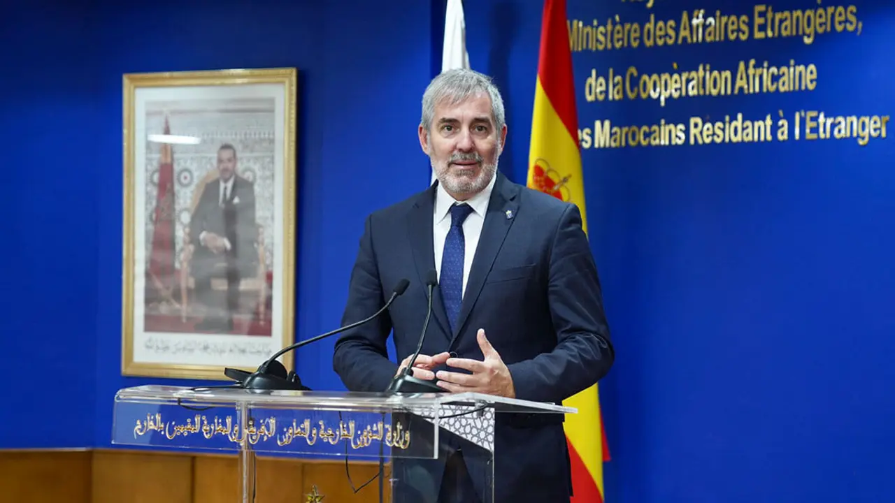 El presidente canario, Fernando Clavijo, durante la rueda de prensa - PHOTO/ @FClavijoBatlle