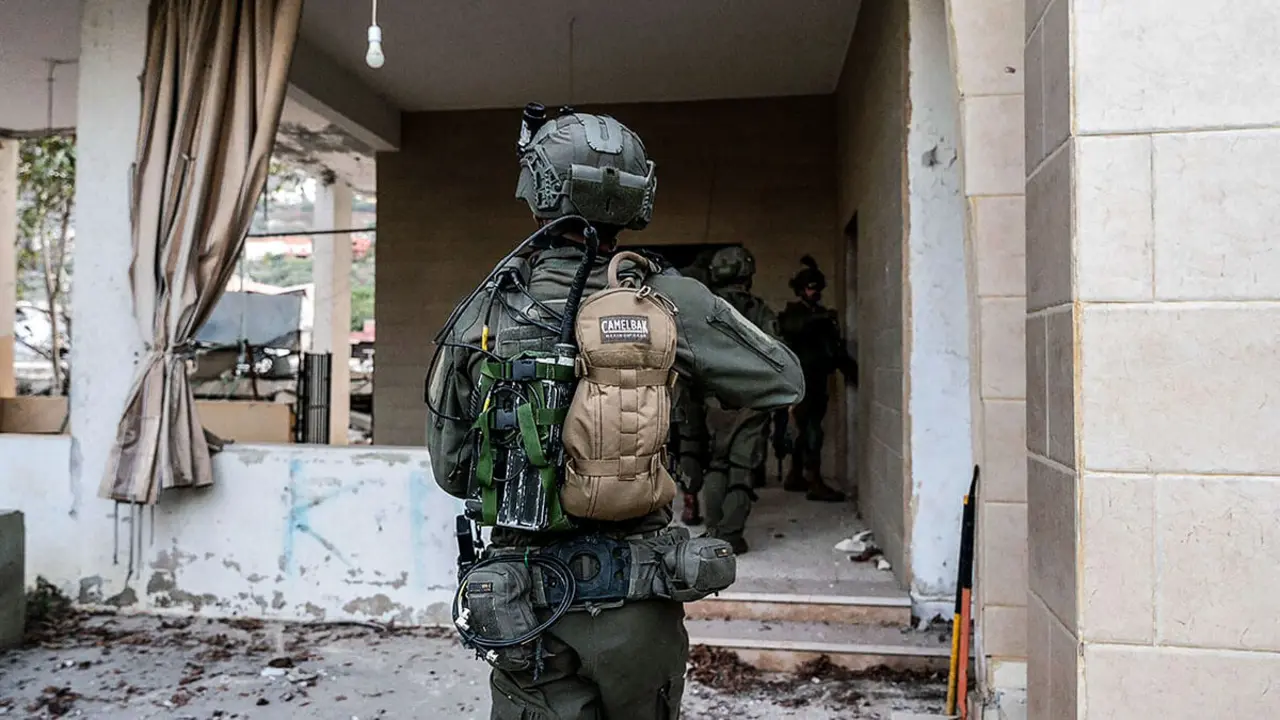 Hezbolá dijo que había obligado a las tropas israelíes a retirarse el 8 de octubre después de que cruzaran al Líbano cerca de un puesto de mantenimiento de la paz de la ONU (FPNUL) luego del anuncio de Israel la semana pasada de que estaba realizando incursiones terrestres - PHOTO/ EJÉCITO ISRAELÍ