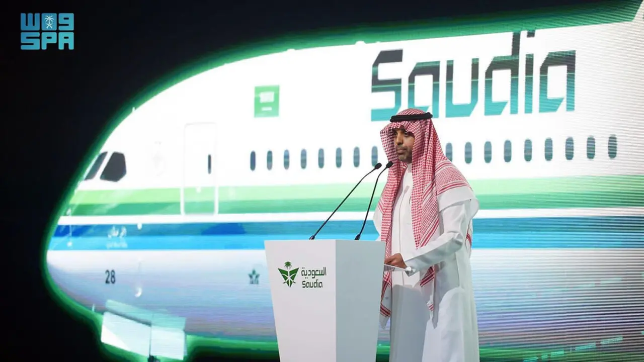 El director general de Saudia, Ibrahim Al-Omar, presentó hace un año el renovado diseño del logotipo de la aerolínea que acumula casi 80 años de historia y es una de las más importantes de la región -&nbsp;PHOTO/SPA