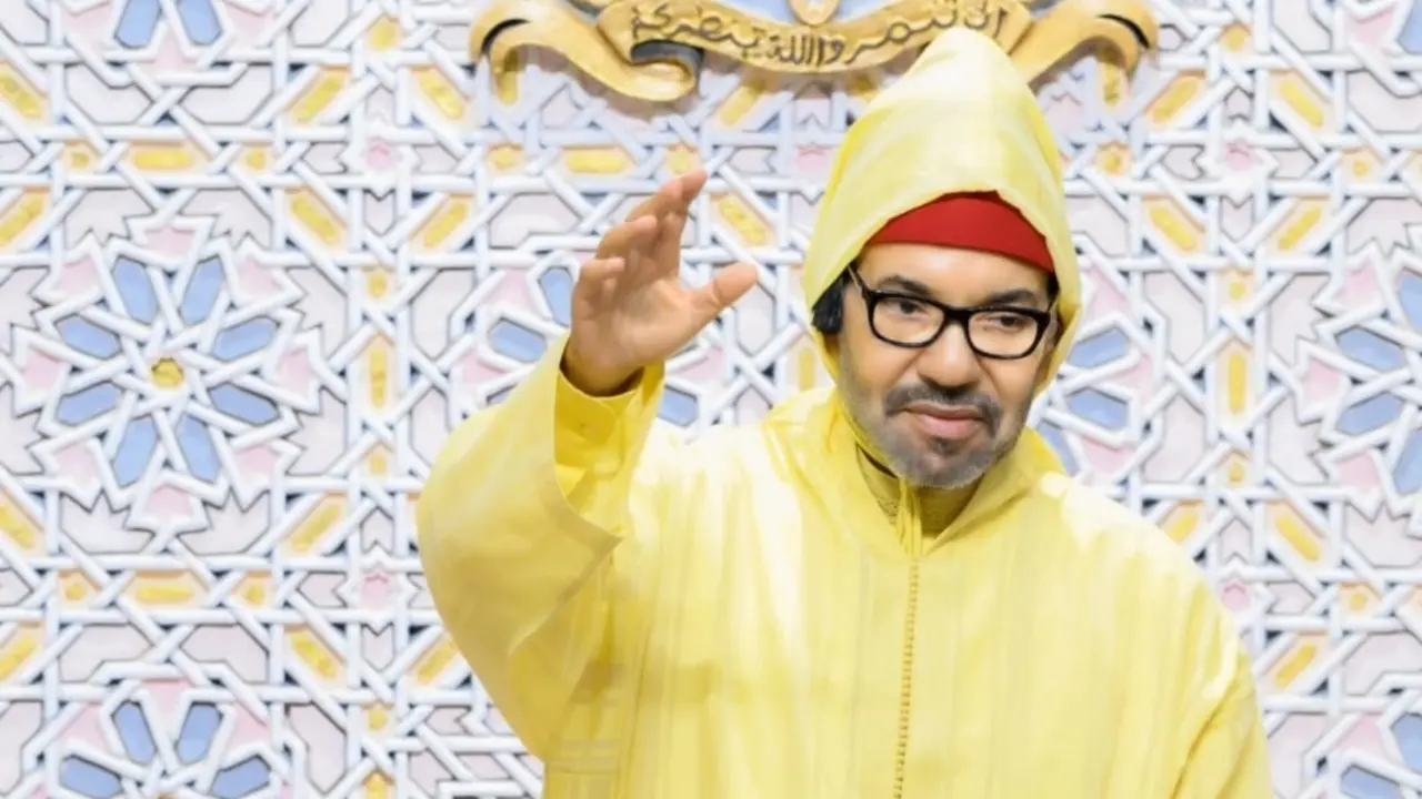 El rey Mohamed VI de Marruecos pronunciando un discurso ante el Parlamento con motivo de la apertura de la primera sesión del cuarto año legislativo de la 11ª legislatura en Rabat el 11 de octubre de 2024 - PHOTO/MAGHREB ARABE PRESS (MAP)
