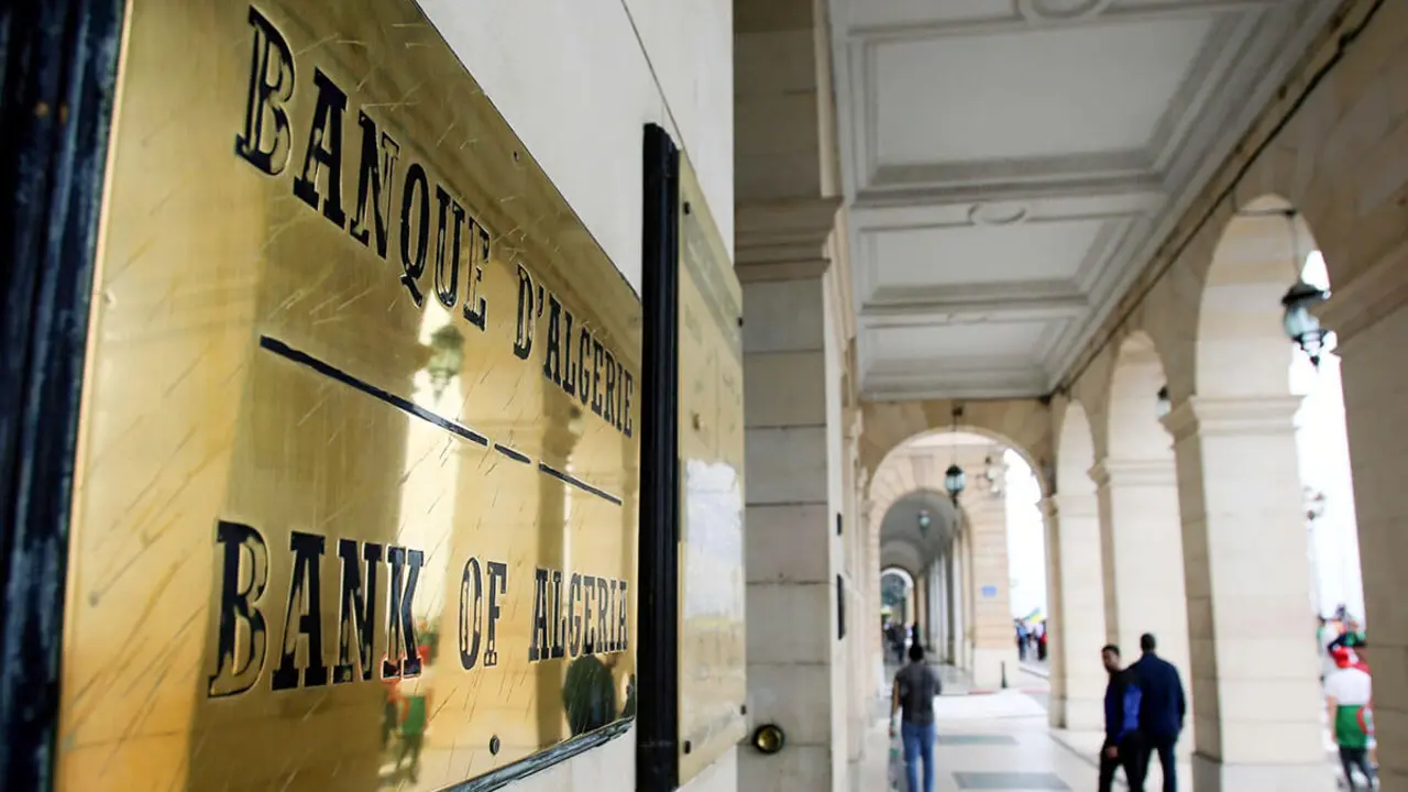 <p>Banco de Argelia en Argel - REUTERS/ RAMZI BOUDINA</p>
