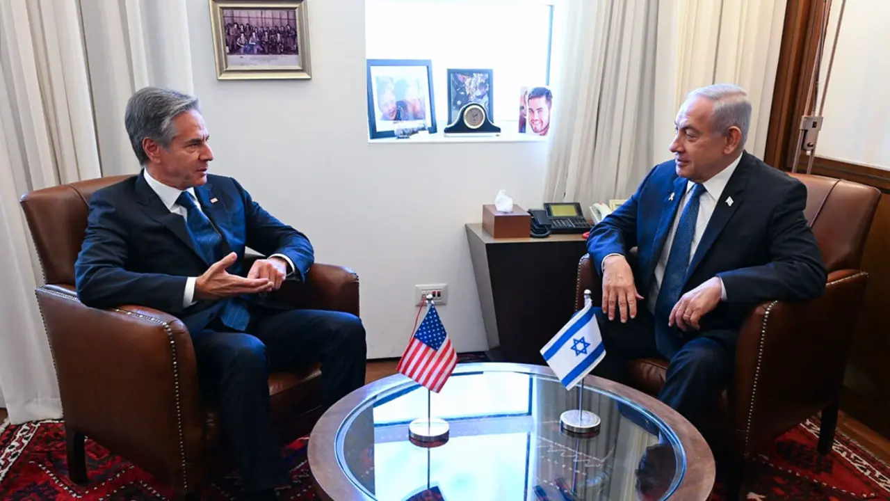 <p>El primer ministro, Benjamín Netanyahu, se reúne con el secretario de Estado de Estados Unidos, Antony Blinken, en la oficina del primer ministro en Jerusalén - PHOTO/ @IsraeliPM</p>
