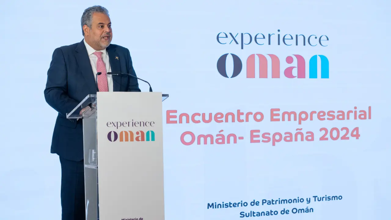 Omar Al Kathiri, embajador del Sultanato de Omán en España, inaugura el evento sobre el turismo en su país, celebrado en Madrid el 29 de octubre de 2024 - ATALAYAR/GUILLERMO LÓPEZ
