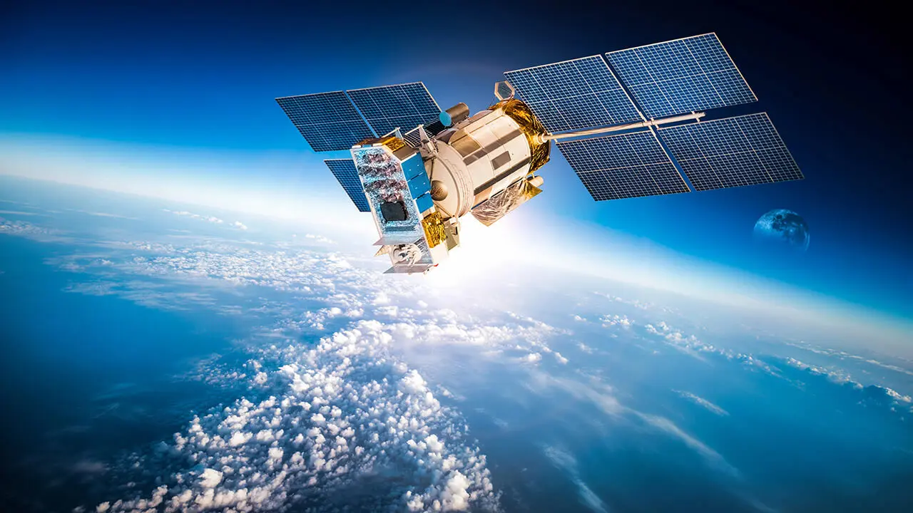 El memorando de entendimiento fue firmado entre el operador marroquí "Banvessat" y Thales Alenia Space, el 29 de octubre, en el marco de la visita oficial del presidente de la República Francesa, Emmanuel Macron a Marruecos - <a href="https://depositphotos.com/es/?/">Depositphotos</a>