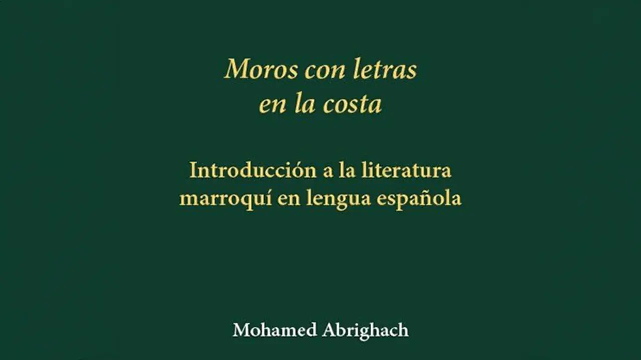 Moros con las letras en la costa