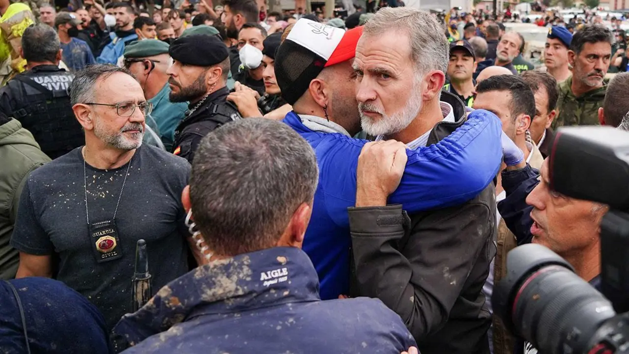 rey abrazo paiporta