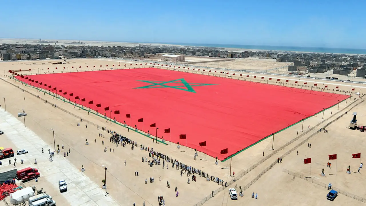 Bandera marroquí en la ciudad de Dajla - PHOTO/AIDA
