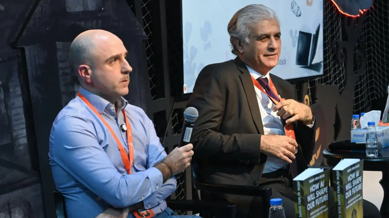 Los expertos en inteligencia artificial Pedro Uría-Recio y Jasim Haji durante su intervención en la SIBF - PHOTO/ANTONIA CORTÉS
