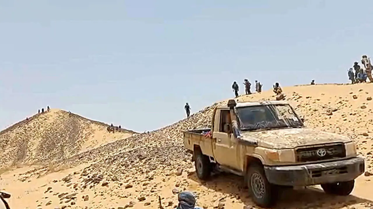 Combatientes de la CMA (alianza rebelde tuareg) que se enfrentaron a los mercenarios rusos de Wagner son vistos en el noreste de Mali, cerca de Tinzaouaten, Mali, en julio de 2024 - PHOTO/  Coordinación de Movimientos Azawad vía REUTERS