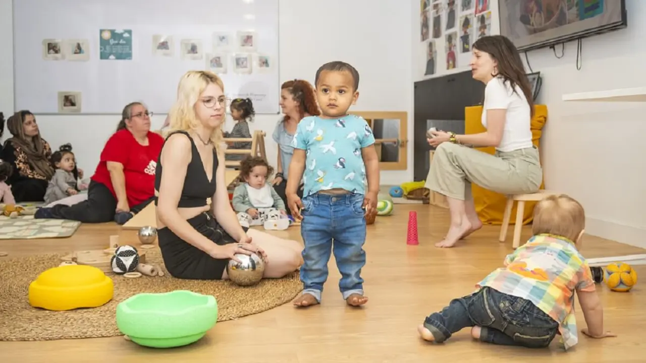 El proyecto Espacios Familiares 0-3 acompaña a familias en situación de vulnerabilidad con hijos de 0 a 3 años en esta etapa de la vida tan crítica para los menores - © Adrián Quiroga. Fundación "la Caixa"
