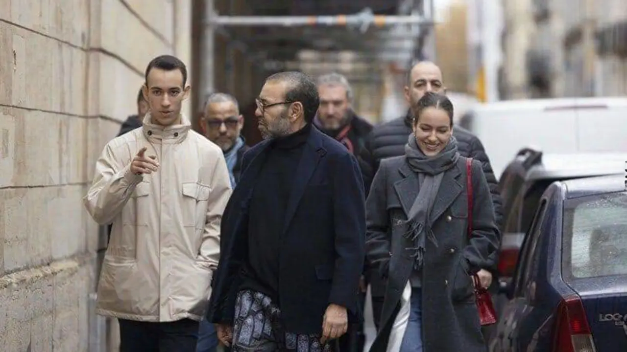 El rey de Marruecos, Mohamed VI, junto a sus hijos, el príncipe heredero Moulay Hassan y la princesa Lalla Khadija - PHOTO/CEDIDA