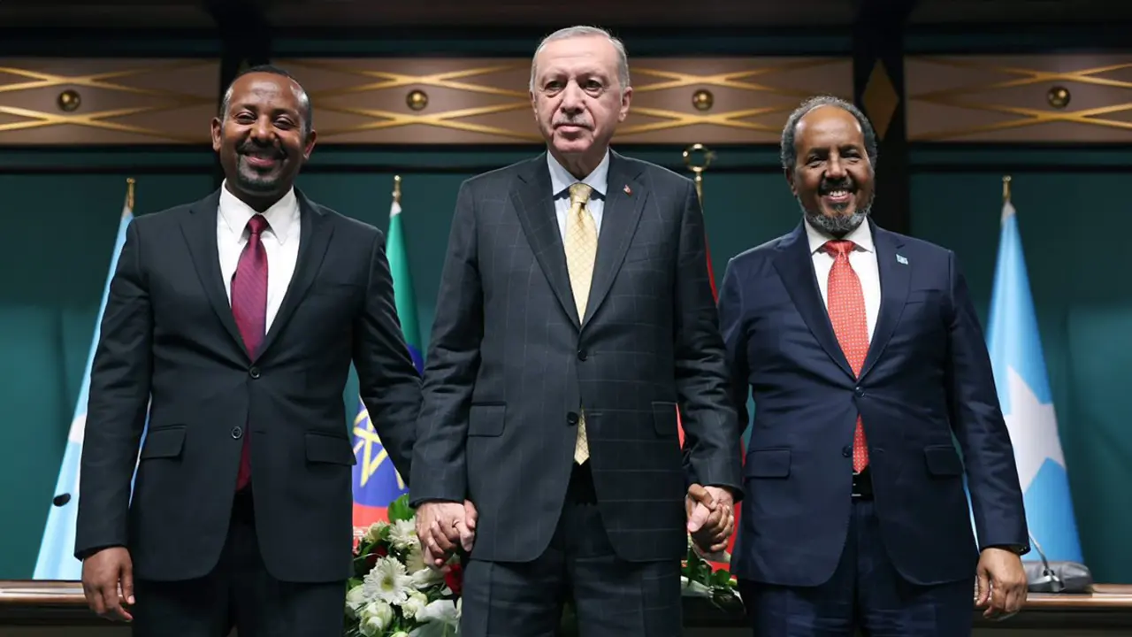 El primer ministro de Etiopía, Abiy Ahmed, el presidente de Somalia, Hassan Sheikh Mohamud, y el presidente de la República de Turquía, Recep Tayyip Erdogan - PHOTO/Presidencia de la República de Turquía
