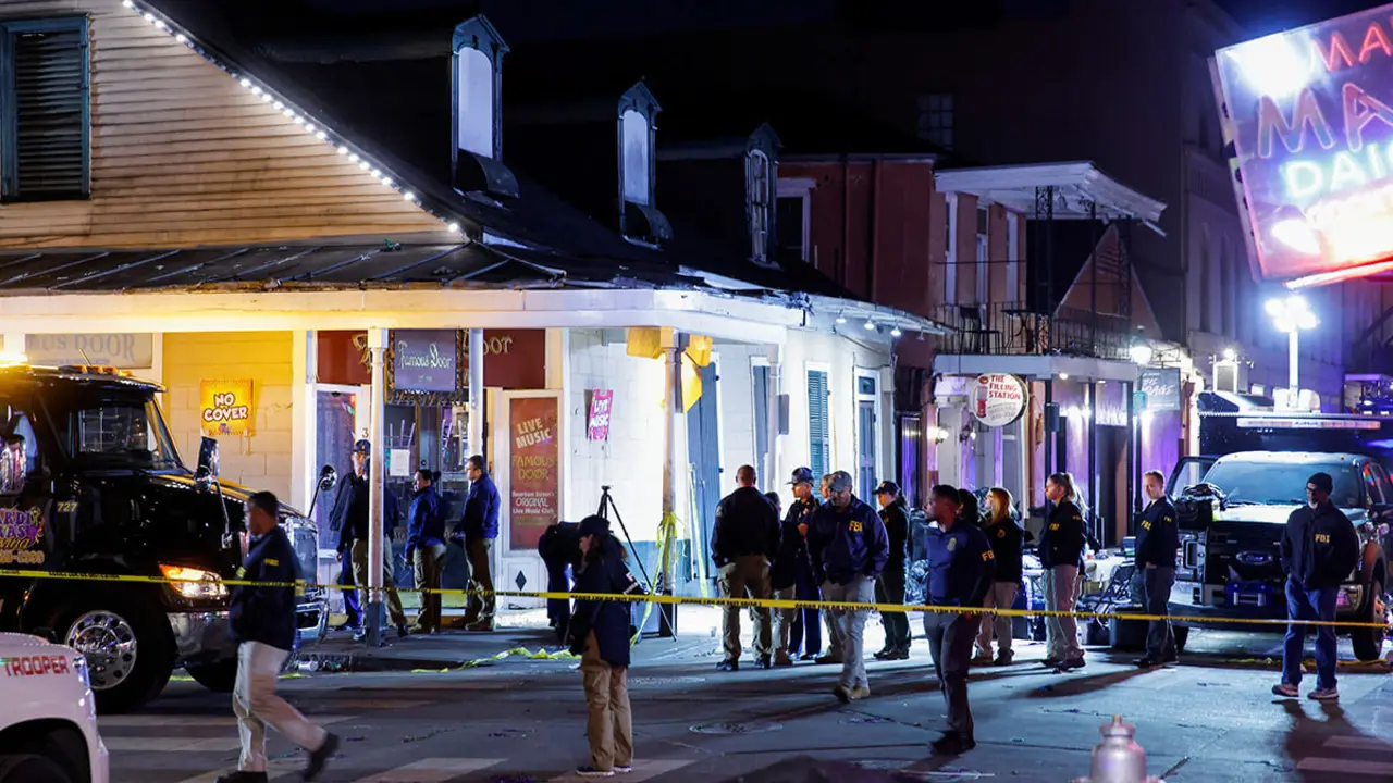 <p>Agentes del FBI cerca del lugar donde un hombre que conducía un camión mató a varias personas en un ataque durante las celebraciones de Año Nuevo&nbsp;en Nueva Orleans - REUTERS/ EDUARDO MUÑOZ<br />
&nbsp;</p>
