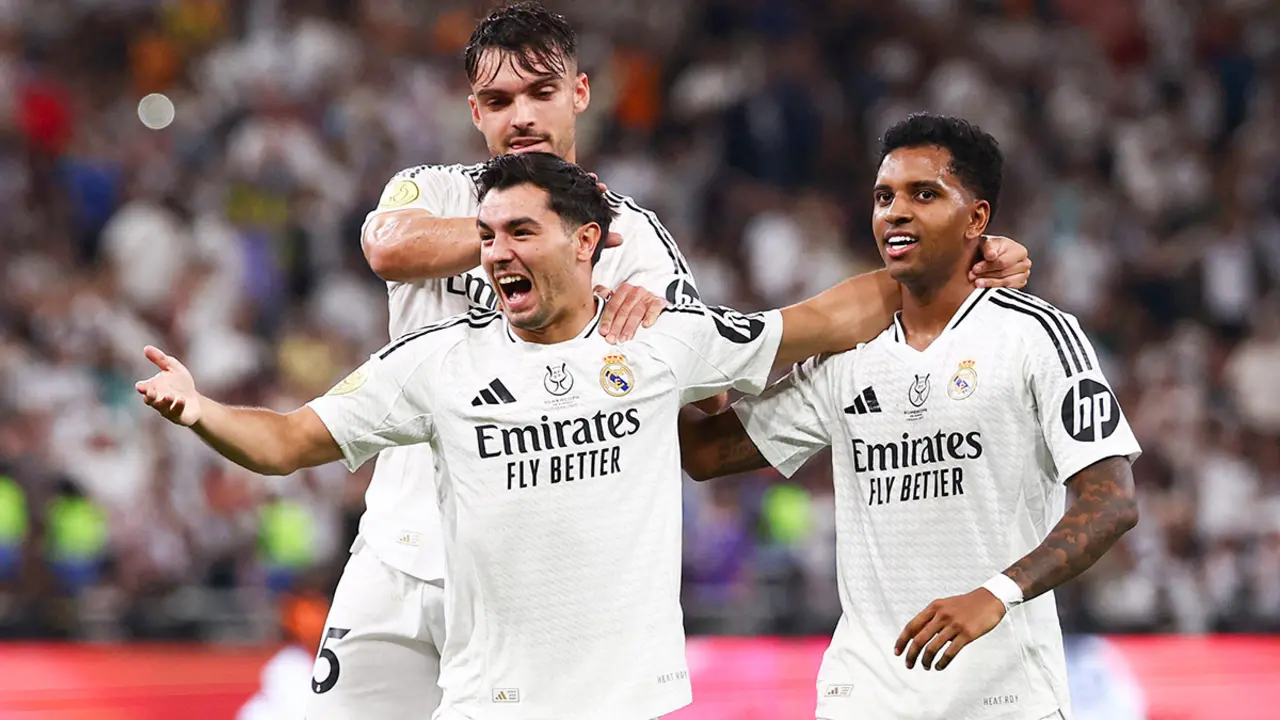 <p>Los jugadores del Real Madrid, Brahim Díaz, Raúl Asencio y Rodrygo, celebran su segundo gol, un autogol marcado por el jugador del RCD Mallorca  - REUTERS/ PEDRO NUÑES</p>

