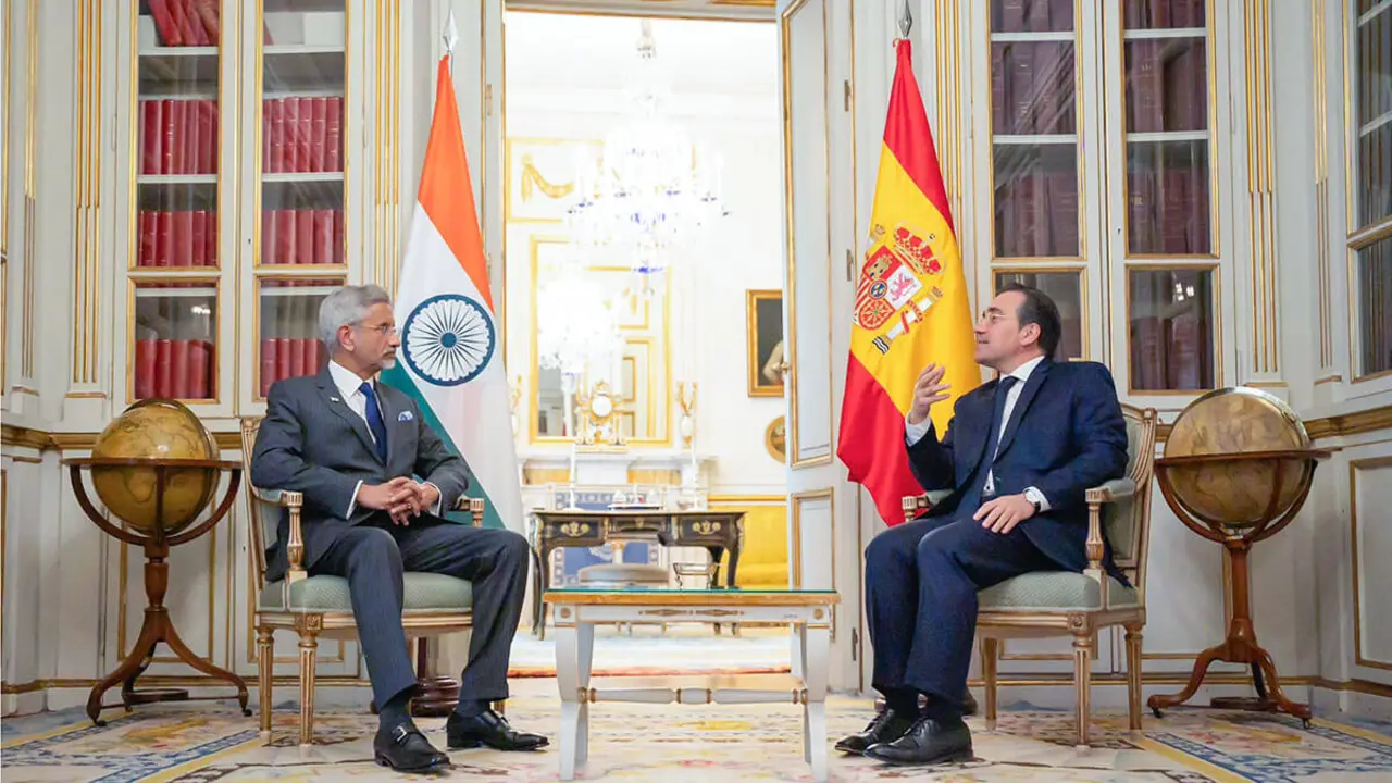 <p>El ministro de Asuntos Exteriores, José Manuel Albares con su homólogo indio, Subrahmanyam Jaishankar - PHOTO/ @jmalbares<br />
&nbsp;</p>
