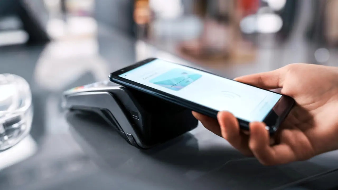 Pago electrónico mediante el teléfono móvil- <a href="https://depositphotos.com/es/?/">Depositphotos</a>