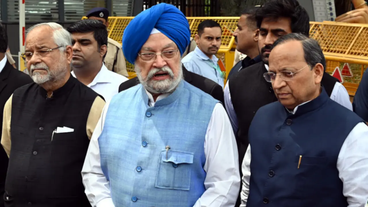 El ministro indio de Petróleo, Hardeep Singh Puri, junto a su equipo - <a href="https://depositphotos.com/es/?/">Depositphotos</a>